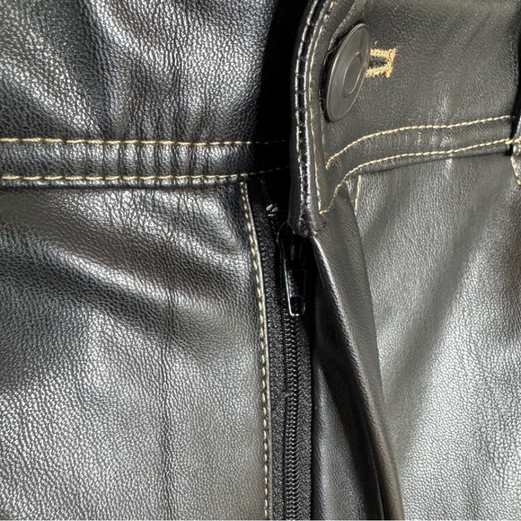 NWT ZARA Pants Faux Leather Vegan Straight Leg Contrast Stitching Black Size M - Picture 14 of 16